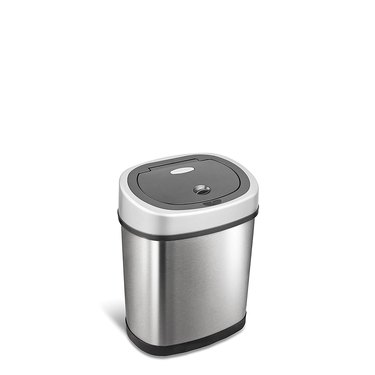 Touchless trash can